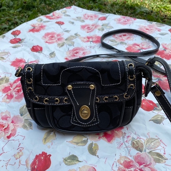 🗝Y2K Coach mini Bag! 🗝 - Picture 3 of 5